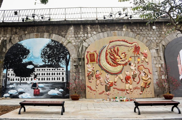 Ngắm tranh bích họa trên những vòm cầu phố Phùng Hưng ảnh 3