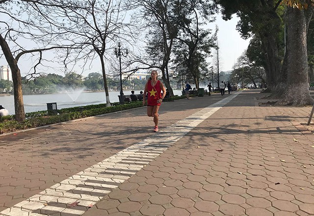 Hà Nội muốn lát lại toàn bộ vỉa hè quanh Hồ Gươm bằng đá tự nhiên ảnh 1