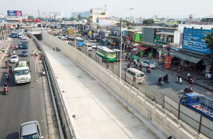 Hầm chui cửa ngõ Tây Bắc TP HCM trước ngày thông xe ảnh 2