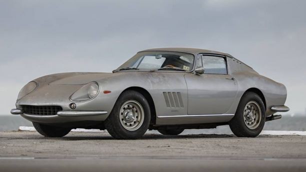 Cặp siêu xe bị bỏ quên 27 năm phủ đầy bụi bất ngờ bán được 81 tỷ đồng ảnh 2