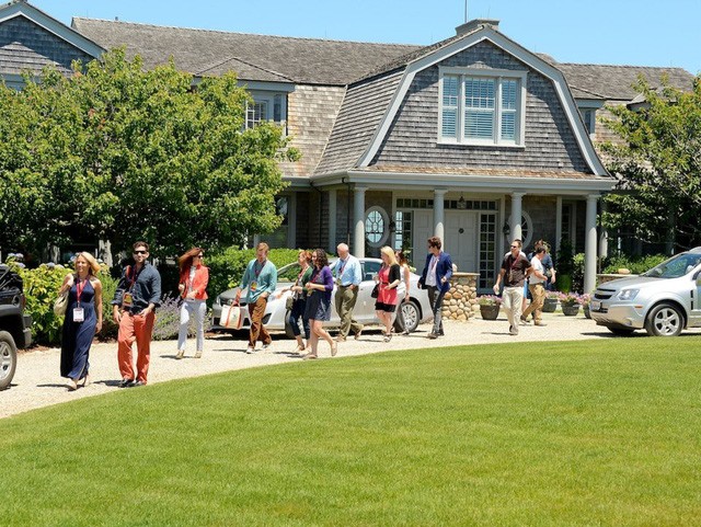 Trúng độc đắc, các tỷ phú mới nổi làm gì sau khi lĩnh tiền? ảnh 3