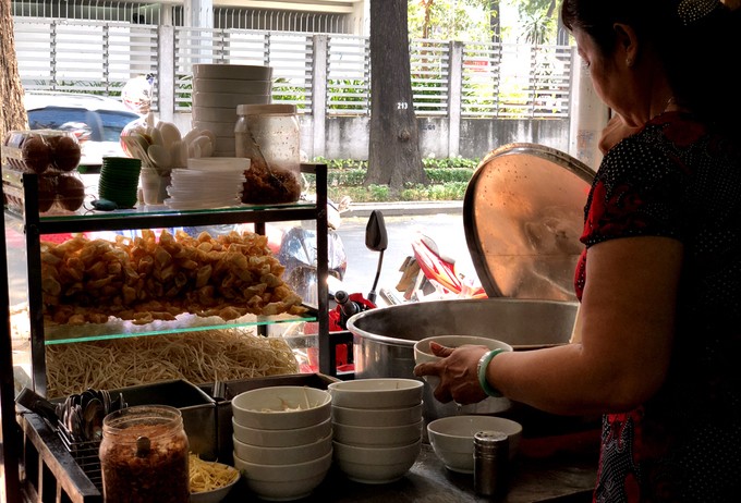 Quán cháo mực gợi ký ức của nhiều sinh viên kiến trúc ở Sài Gòn ảnh 2