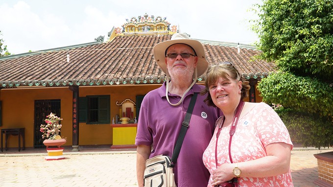 Khách Tây ngưỡng mộ kiến trúc của chùa cổ bậc nhất Sài Gòn ảnh 3