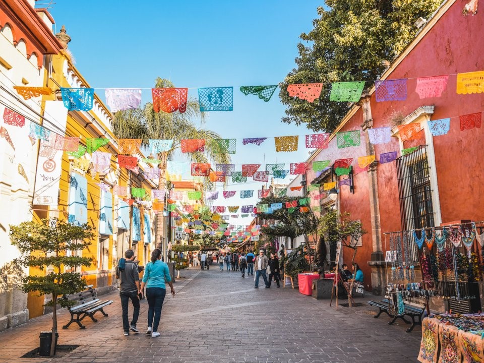 Đi du lịch nước ngoài, đưa tiền tip sao cho đúng? ảnh 2