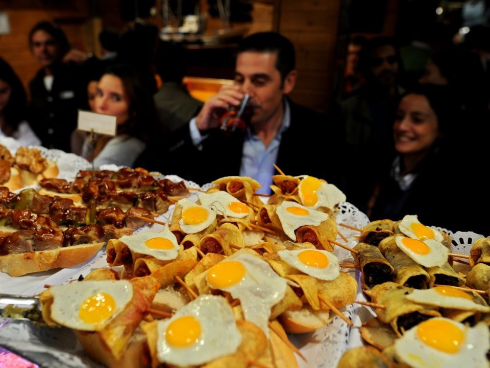 Đi du lịch nước ngoài, đưa tiền tip sao cho đúng? ảnh 4