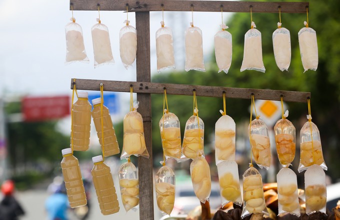 Đặc sản miền Tây trên vỉa hè Sài Gòn ảnh 2