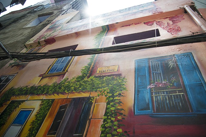 Những phố bích hoạ hút khách giữa lòng thủ đô ảnh 3