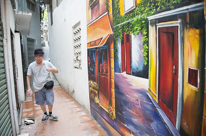 Những phố bích hoạ hút khách giữa lòng thủ đô ảnh 4