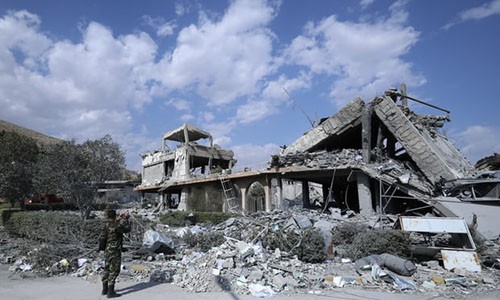 Tổng thống Putin đã làm gì sau cuộc không kích của Mỹ vào Syria? ảnh 1