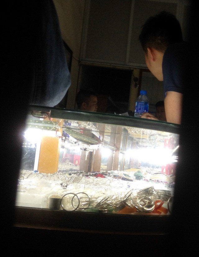 Hà Nội: Nghi án cướp tiệm vàng, một đối tượng bị bắt giữ ảnh 2