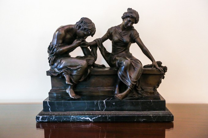 Những món đồ quý trong tòa nhà gần 150 năm tuổi ở Sài Gòn ảnh 12