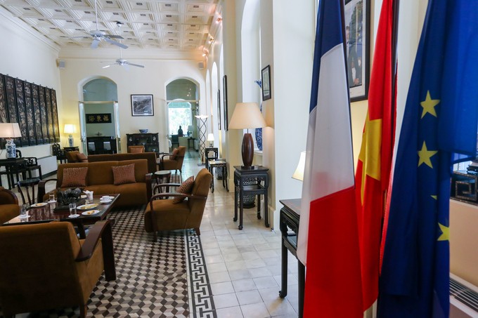 Những món đồ quý trong tòa nhà gần 150 năm tuổi ở Sài Gòn ảnh 5