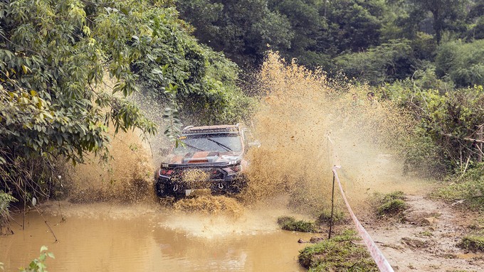 Bán tải Việt tranh tài off-road mừng sinh nhật ở Hà Nội ảnh 9