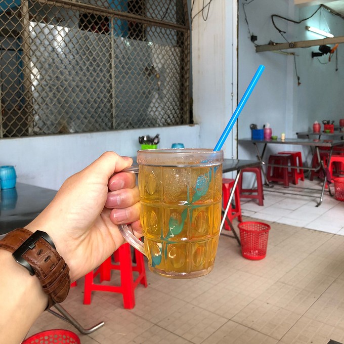 Quán cơm 23 năm ở Sài Gòn bán sườn to bằng gang tay ảnh 9