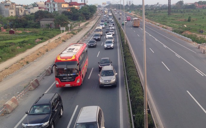 Dòng người đổ về thủ đô sau kỳ nghỉ lễ ảnh 4