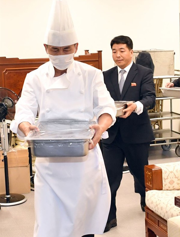 Hậu trường cuộc gặp Kim - Moon ảnh 5