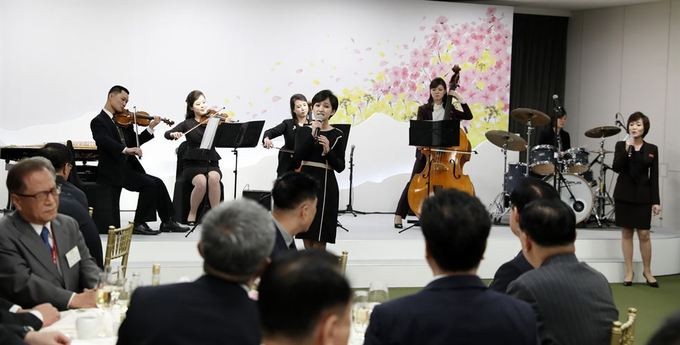 Hậu trường cuộc gặp Kim - Moon ảnh 7