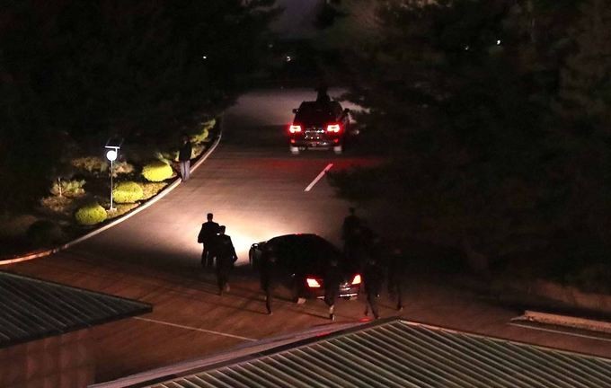 Hậu trường cuộc gặp Kim - Moon ảnh 9