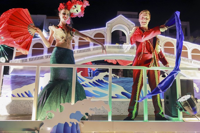 Hàng nghìn người hòa vào Carnaval đường phố ảnh 3