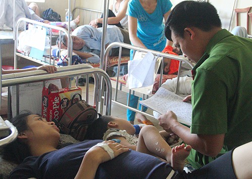 Ôtô khách tông xe container, 2 người chết, 14 người bị thương ảnh 3