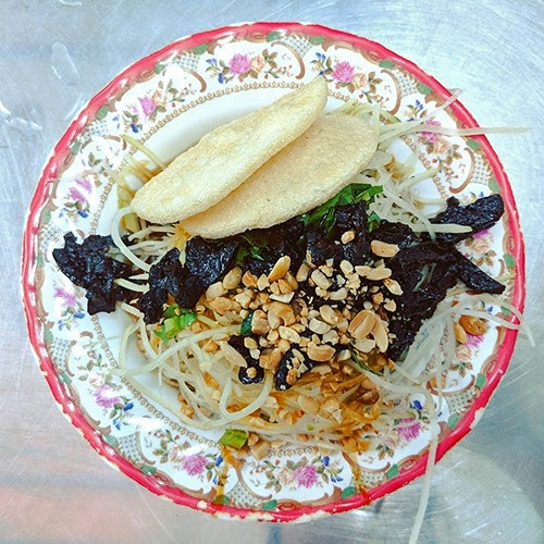 Quán bột chiên 30 năm bên hông chợ Bàn Cờ ảnh 3