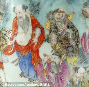 Bình hoa “vứt xó nhà” có giá… 2,7 tỷ đồng  ảnh 1