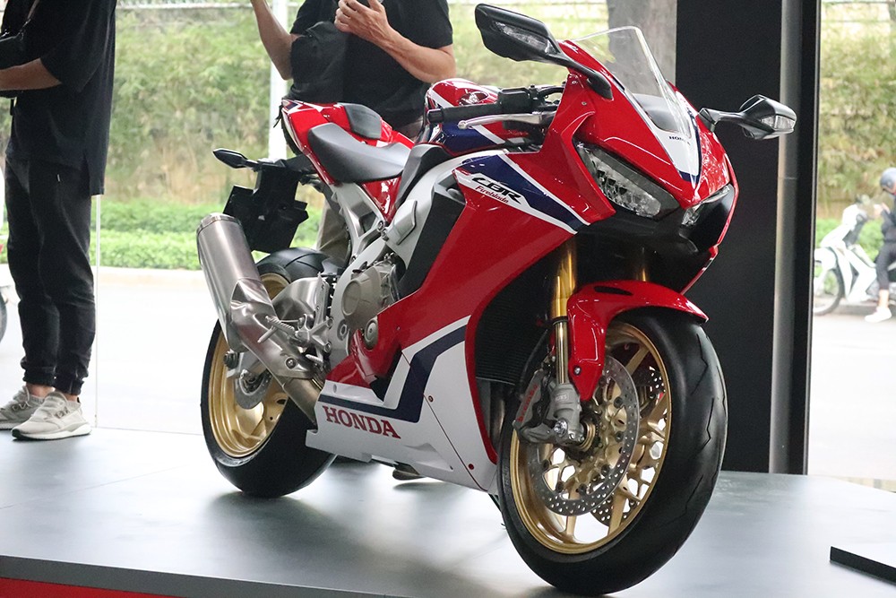 Honda Việt Nam bán 9 mẫu xe phân khối lớn, giá từ 172 triệu đồng ảnh 2