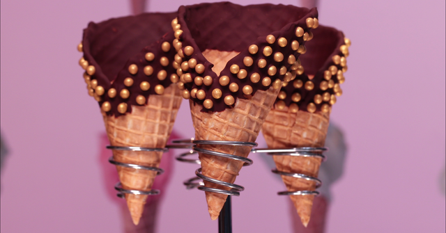 “Xót ruột” khi ăn cây kem ốc quế hơn 3 triệu đồng ảnh 1