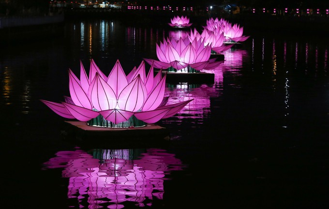 3 km kênh Nhiêu Lộc được thắp sáng đèn lồng mừng lễ Phật đản ảnh 2