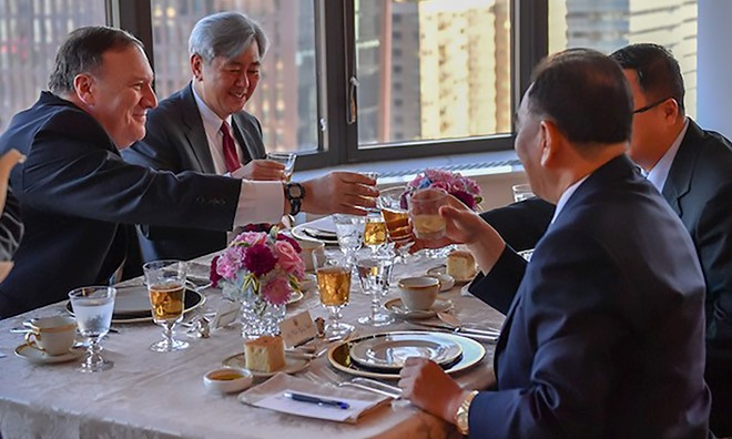 Trùm tình báo Triều Tiên gặp Pompeo: Ăn tối kiểu Mỹ, đàm phán tiến tới ảnh 1