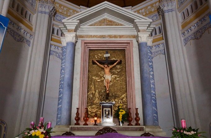 Nhà thờ trăm tuổi nơi giữ sách quốc ngữ đầu tiên ảnh 12