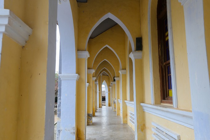 Nhà thờ trăm tuổi nơi giữ sách quốc ngữ đầu tiên ảnh 9