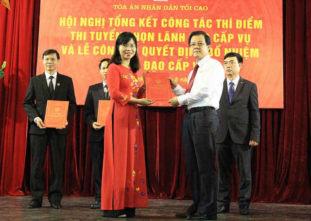Toà án nhân dân tối cao bổ nhiệm 1 Vụ trưởng và 3 Phó Vụ trưởng sau thi tuyển ảnh 1