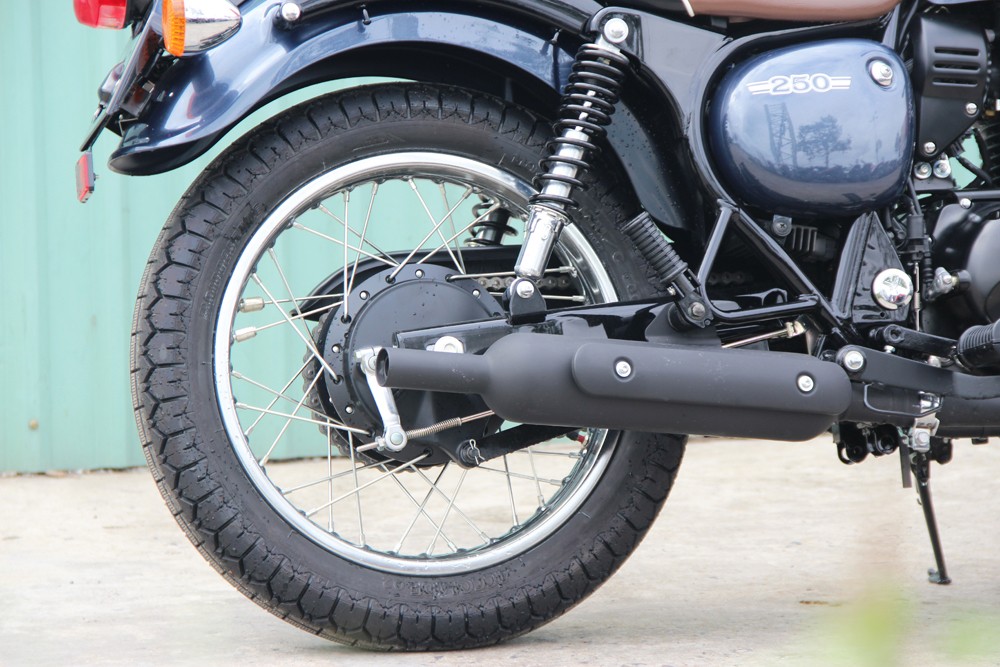 Kawasaki W250 2018 - môtô hoài cổ giá 150 triệu tại Việt Nam ảnh 3