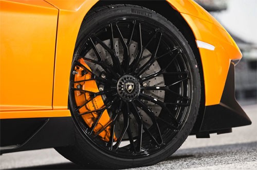 Lamborghini triệu hồi 8 siêu xe vì có thể rơi bánh ảnh 1