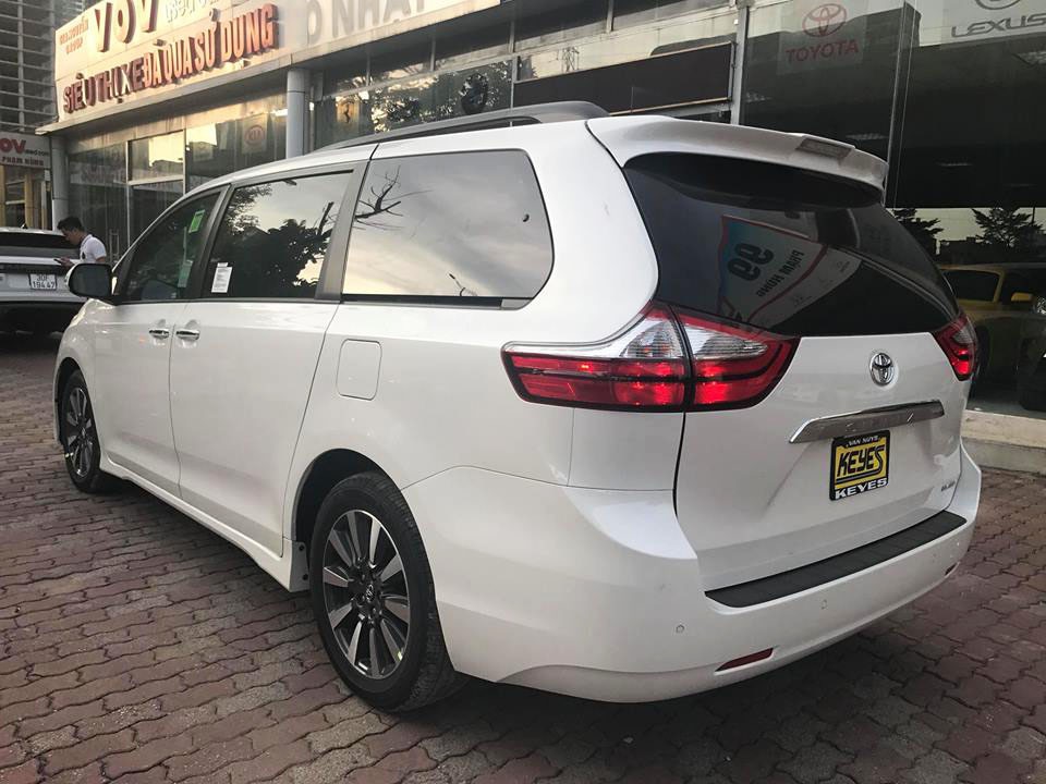 Toyota Sienna 2018 về Việt Nam - xe gia đình giá hơn 4 tỷ đồng ảnh 1
