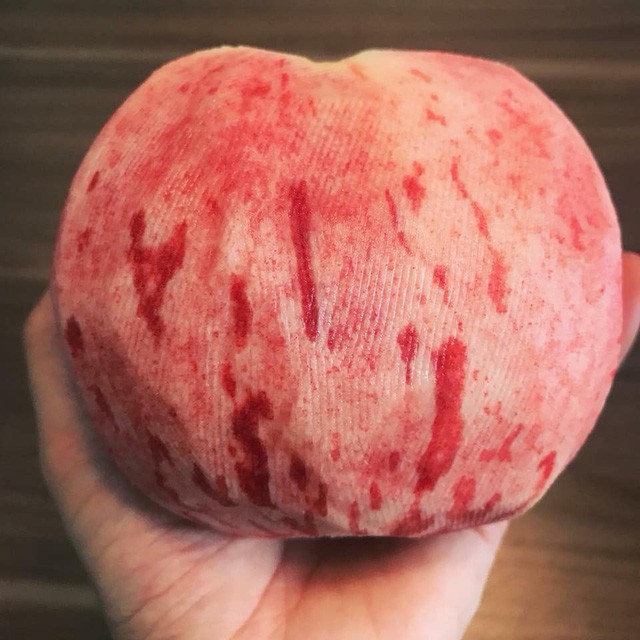 Sự thật đào tiên khổng lồ mới xuất hiện: 1 kg/quả, giá chỉ 10.000 đồng ảnh 1