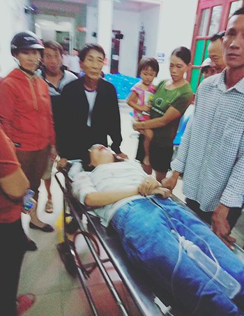 Xe Santa Fe lao vào quán nhậu, 9 người nhập viện ảnh 2