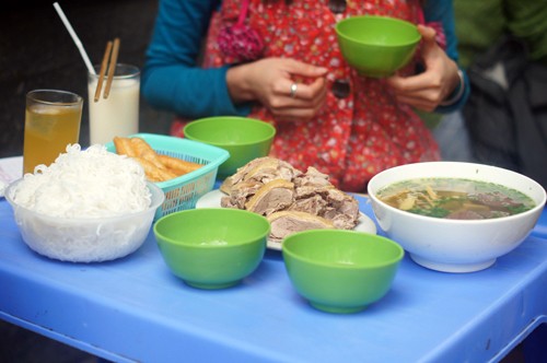 Các quán bún không rẻ nhưng được lòng người Hà Nội ảnh 3