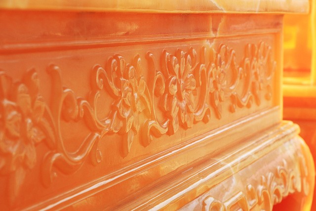 “Choáng” với bộ bàn ghế 8 tỷ đồng làm từ 50 tấn ngọc ảnh 4 “Choáng” với bộ bàn ghế 8 tỷ đồng làm từ 50 tấn ngọc ảnh 4