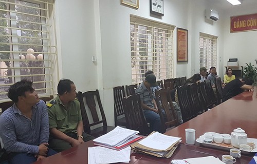 Một bảo vệ của VFF bị bắt khi đang chào bán 4 cặp vé mời ảnh 1