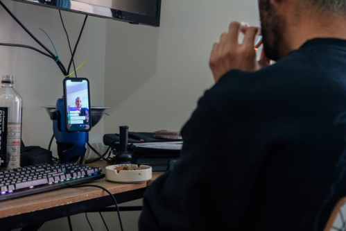 'Cái bang' kiếm bộn tiền nhờ ăn xin qua mạng ảnh 1