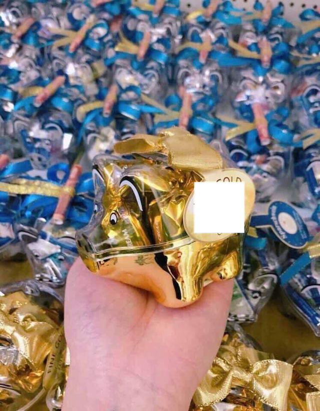 Đua nhau sắm đồ tết linh vật lợn vàng giá tiền triệu ảnh 2