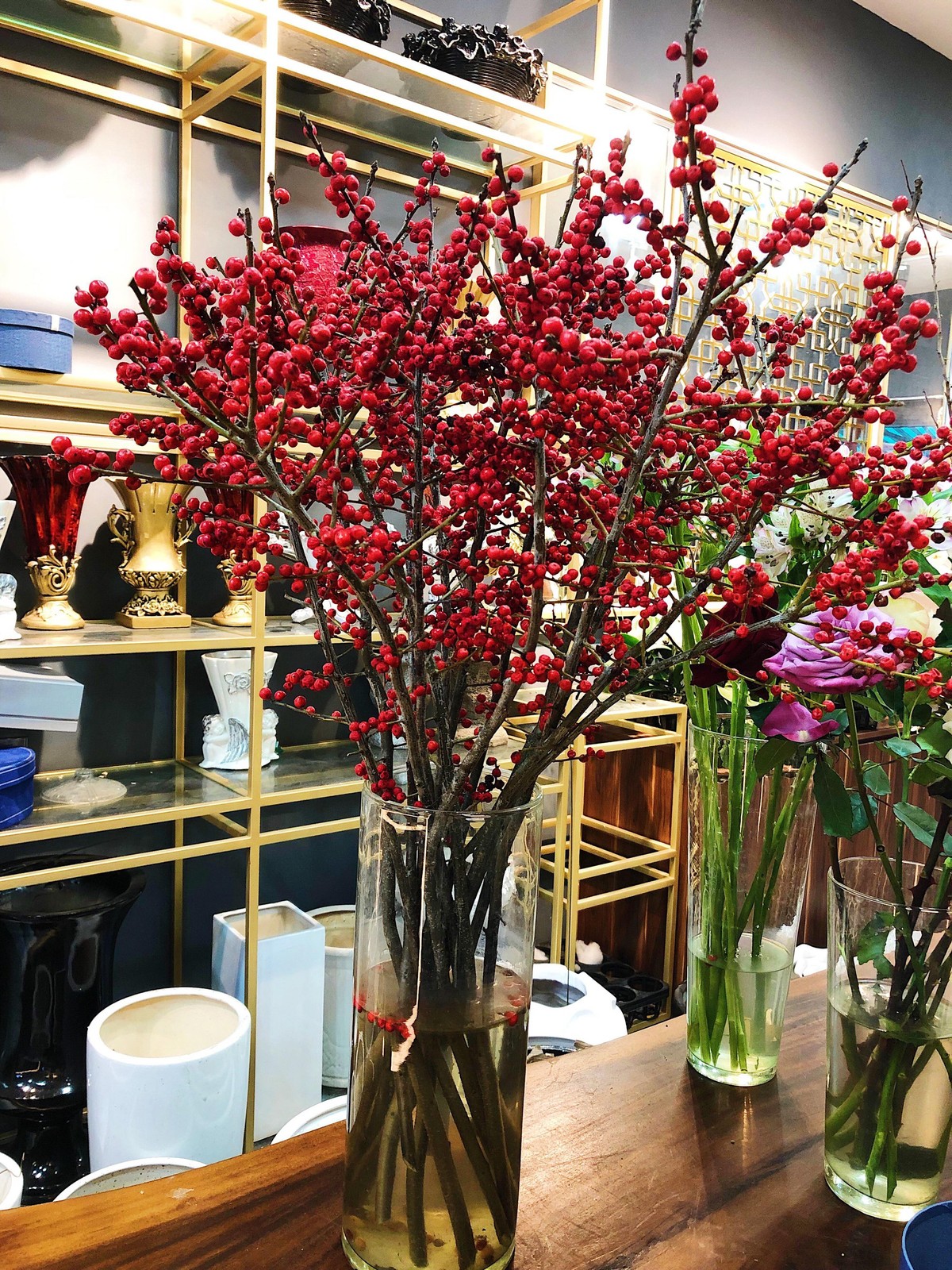 Đại gia Việt chi vài chục triệu đồng rước hoa ngoại về chơi Tết ảnh 1