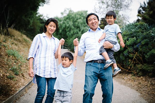 Chân dung doanh nhân Mỹ hứa chia mỗi người 12.000 USD nếu làm Tổng thống ảnh 1