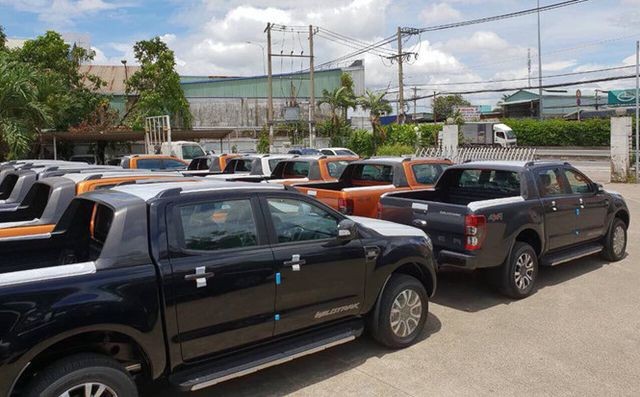 Trước giờ quyết định, ô tô bán tải cháy hàng ảnh 1