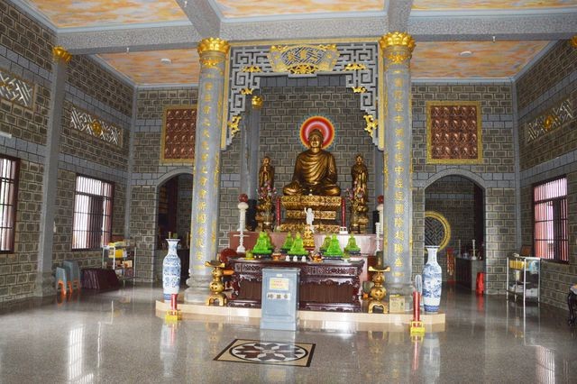 Độc đáo chùa xây bằng đá nguyên khối ở Sóc Trăng ảnh 4