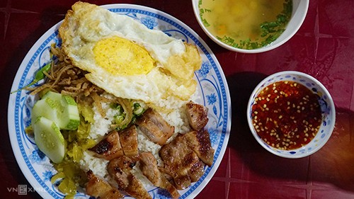 Tô phở khổng lồ và 4 món ngon phải thử khi đến Sa Đéc ảnh 5