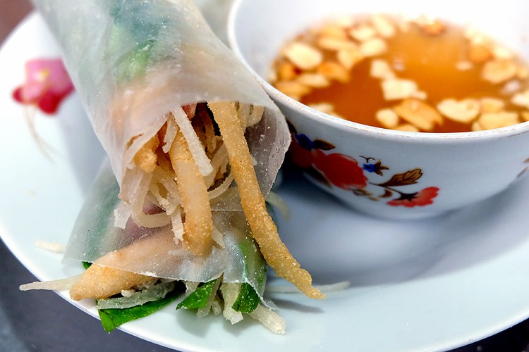 Nộm bò khô, nem cuốn ngon bậc nhất khu phố cổ Hà Nội ảnh 2