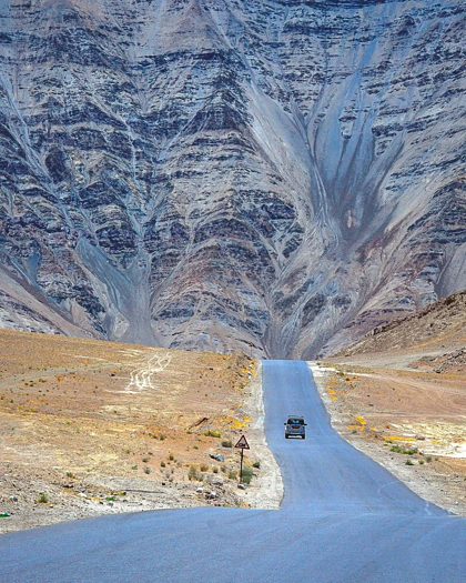 Bí ẩn về nơi ôtô tắt máy tự chạy lên dốc ở Ấn Độ ảnh 1